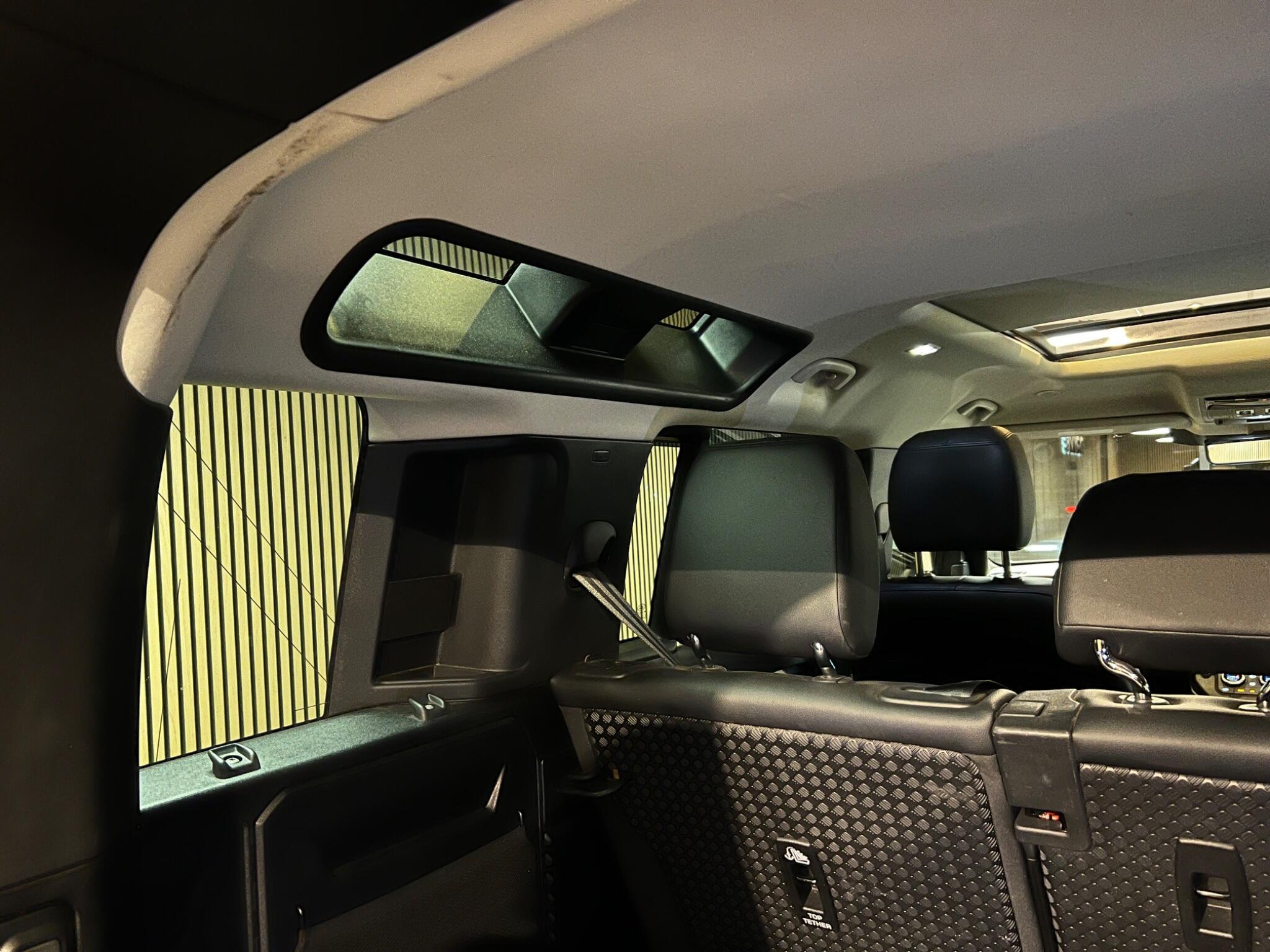 Land Rover Defender 110